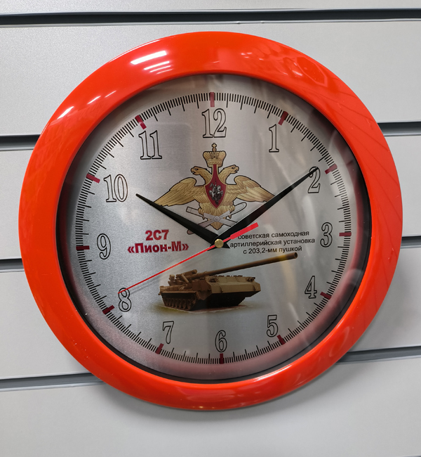 Фрагмент циферблата брендированных часов, макросъемка результата печати